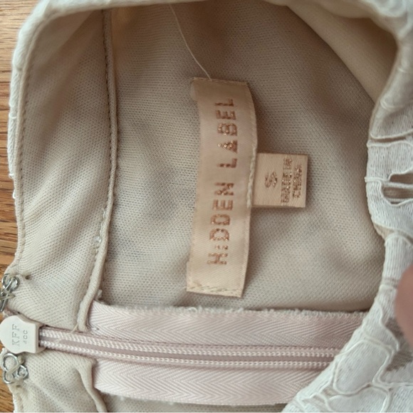 Ivory lace fitted sleeveless romper - perfect for any bridal event! Worn once! - Picture 3 of 4